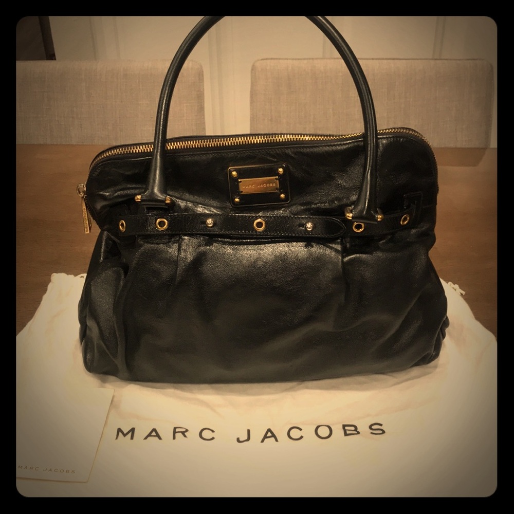 Black leather authentic Marc Jacobs purse